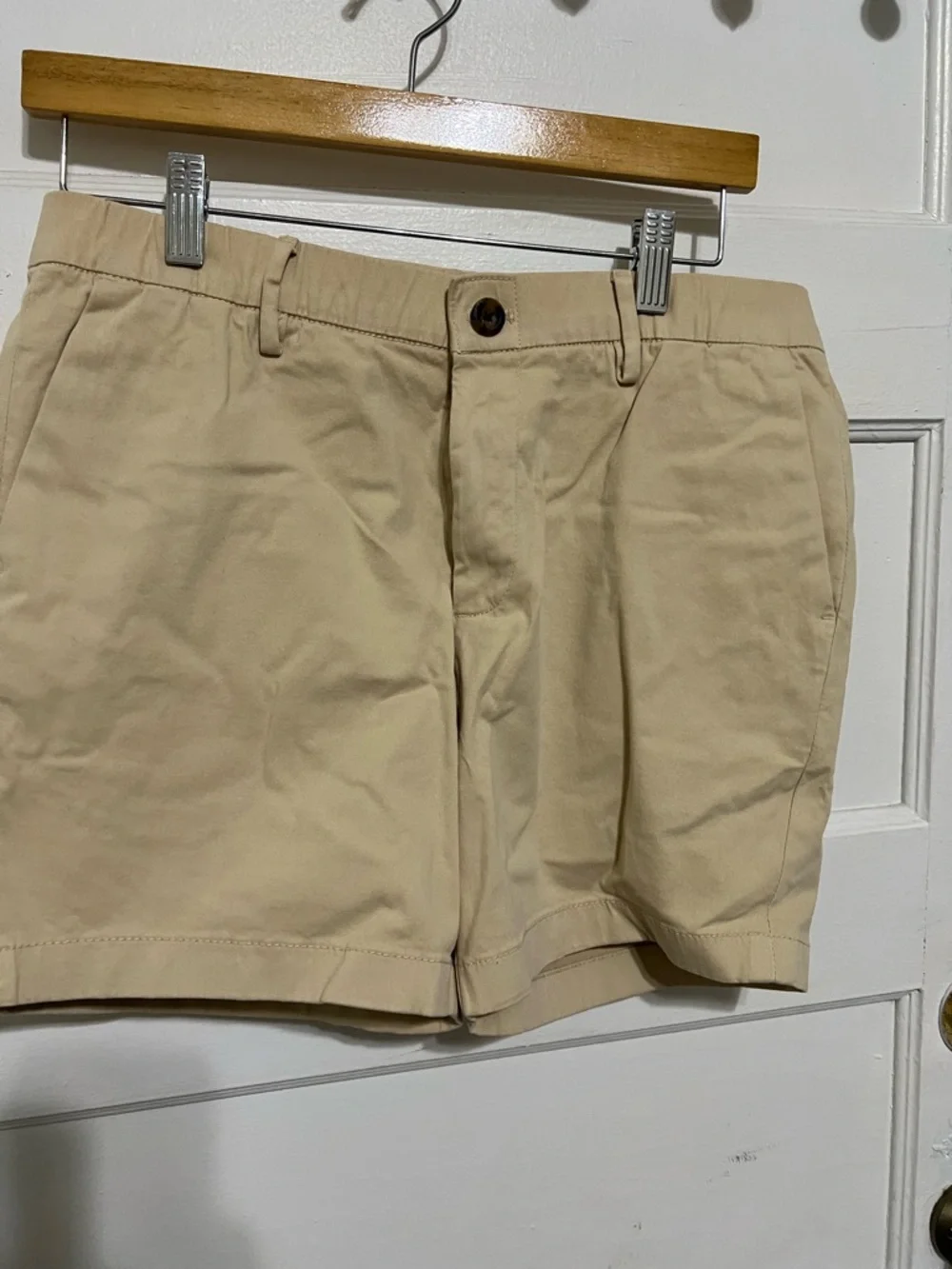 97% cotton Men's Flat Front Chino Shorts in Beige